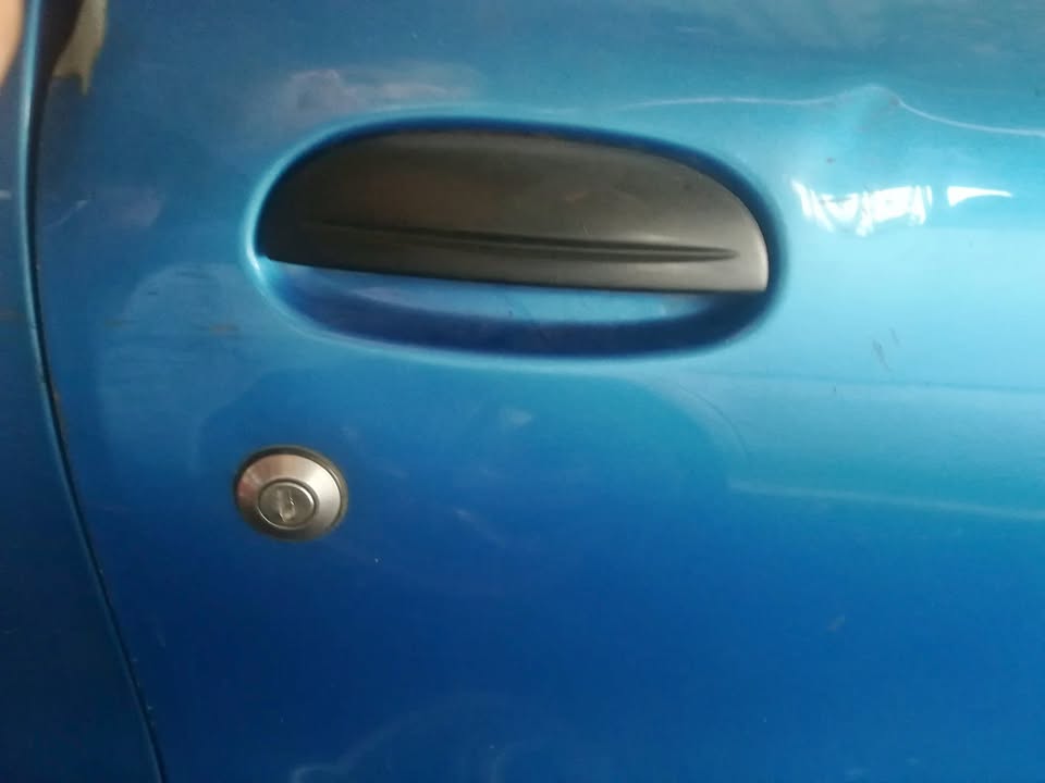 FIAT PALIO RIGHT FRONT DOOR HANDLE - Private Seller FIAT PALIO RIGHT FRONT DOOR HANDLE - Private Seller