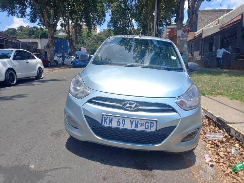 2014 Hyndai i10 Hatchback Engine Capacity 1.2 petrol Manual Transmission  Blue Color