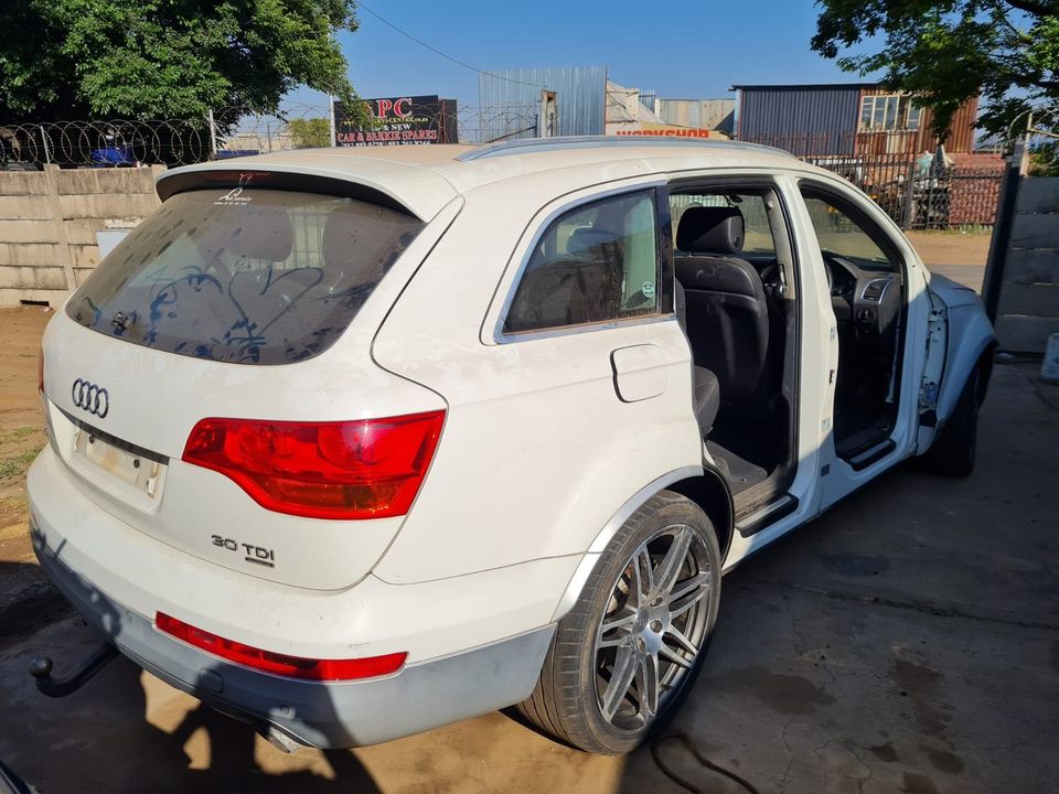 Audi Q7 3.0 TDI 2010 used body quarter sections front and rear for sale used - Private Seller Audi Q7 3.0 TDI 2010 used body quarter sections front and rear for sale used - Private Seller