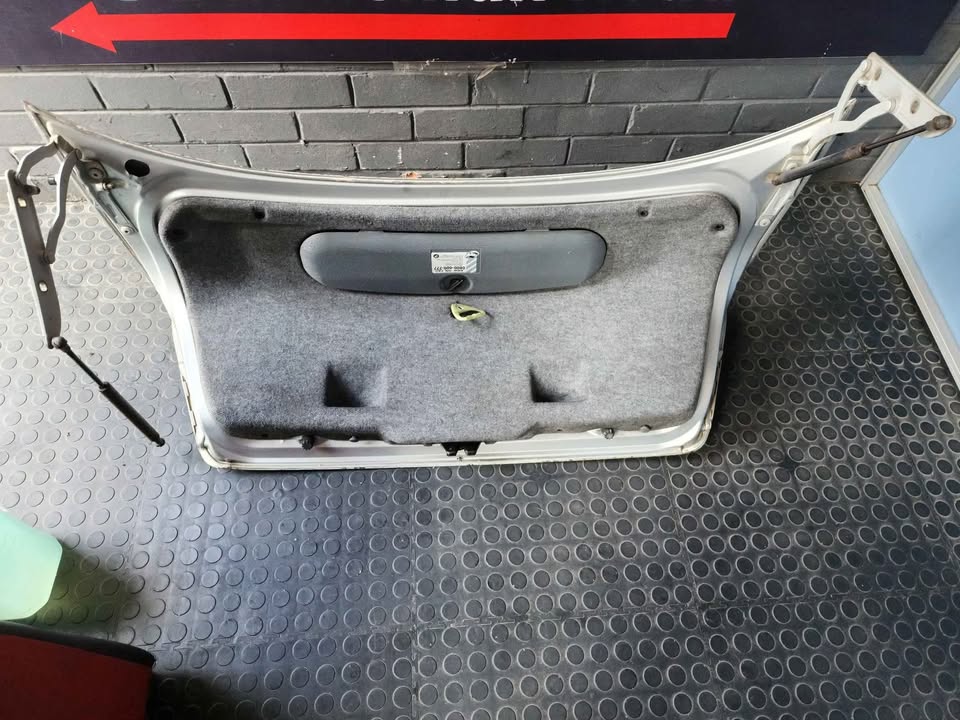 BMW E46 BOOT LID - Private Seller