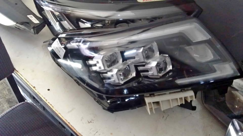 Nissan Navara headlight - Private Seller Nissan Navara headlight - Private Seller
