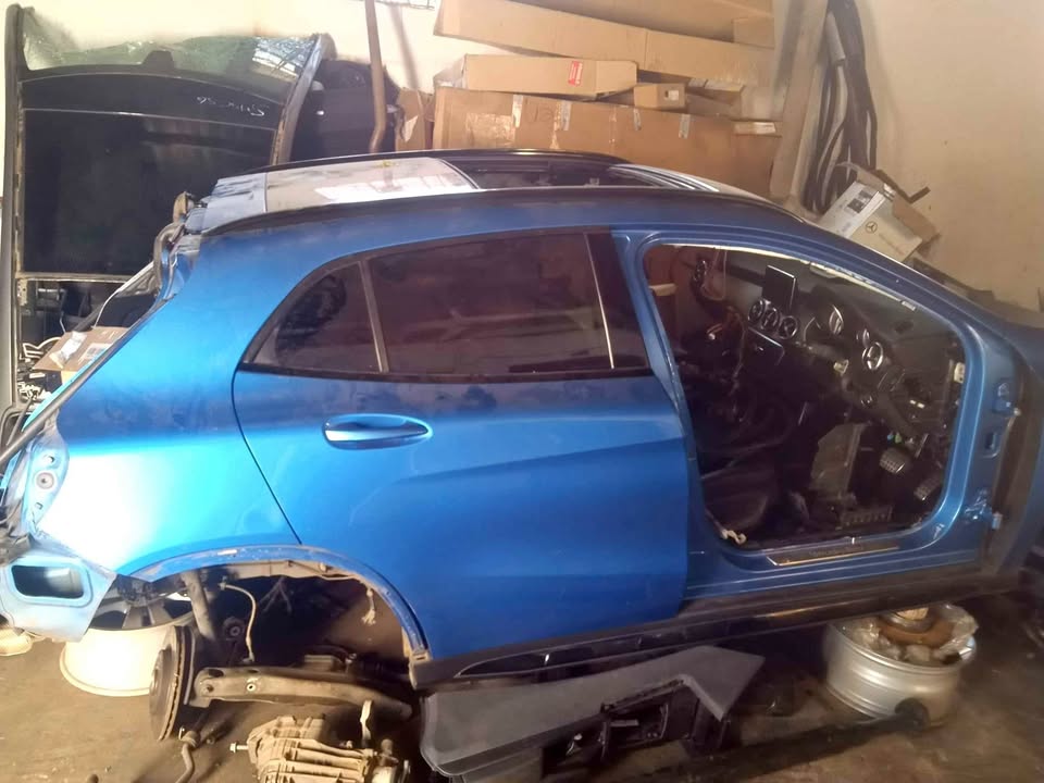 Mercedes Benz GLA for stripping