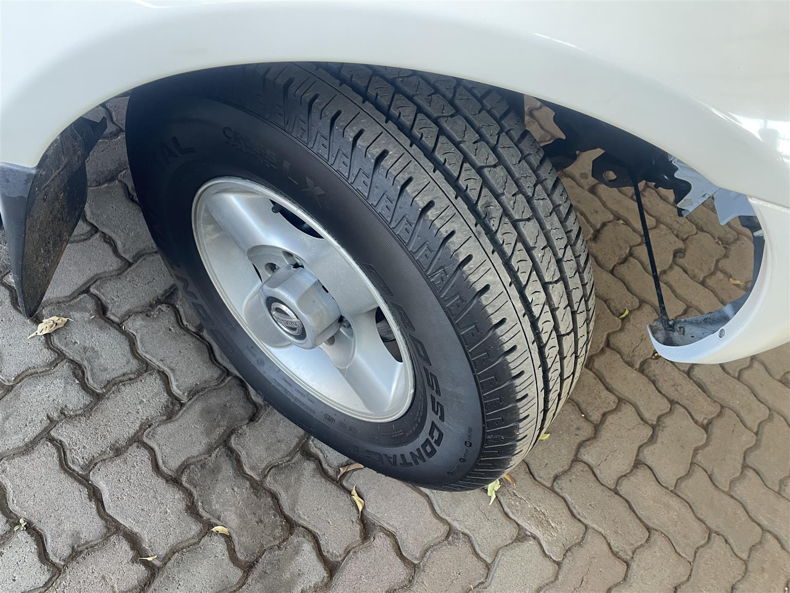 nissan np300 2.4i hi rider double cab bakkie