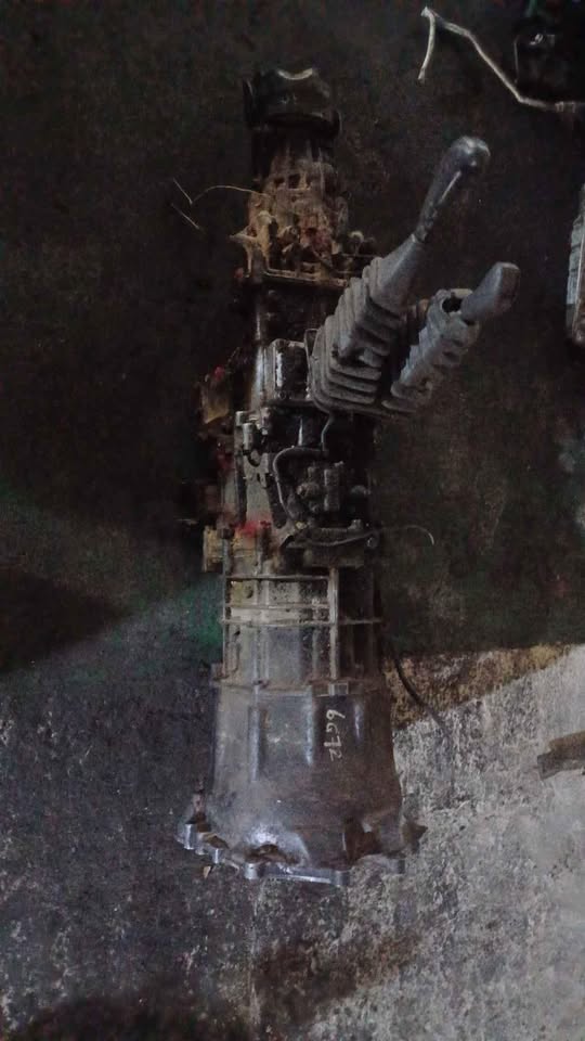 Complete Mitsubishi Pagero 3.5L 6G74 4x4 manual gearbox for sale - Private Seller