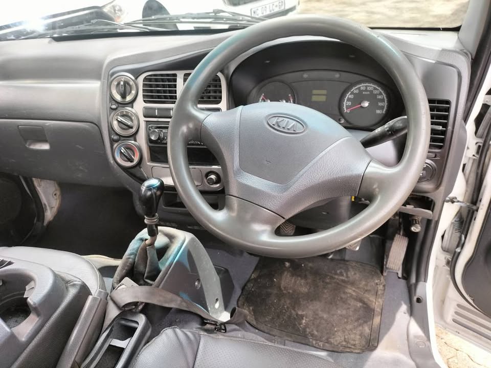2012 KIA K2700 2.7MANUAL, DIESEL ,WHITE 88000KM