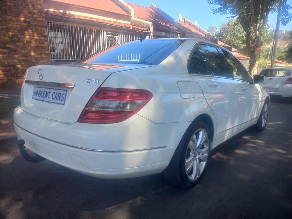 2010 MERCEDES BENZ C200 CDI DIESEL, AUTOMATIC, WHITE COLOR, MILEAGE 118000KMS. LS