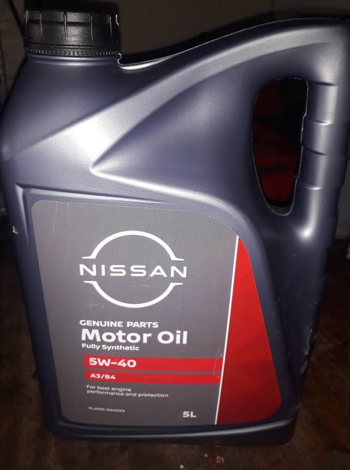 Nissan 5W-40 Synthetic Engine Oil For Sale - Private Seller