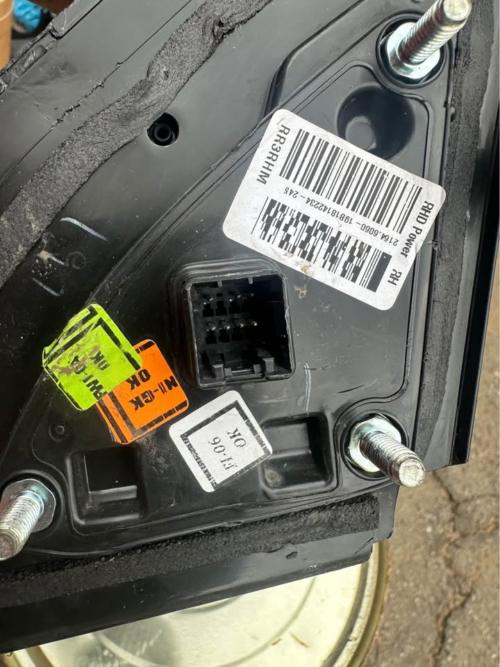 Hyundai creta right side mirror - Private Seller Hyundai creta right side mirror - Private Seller