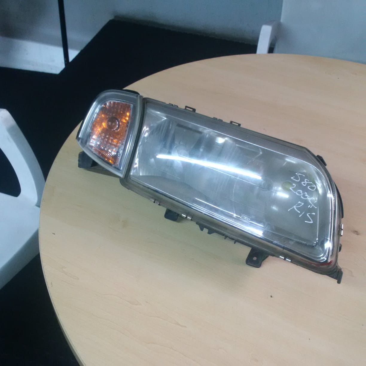S80 2004 VOLVO HEADLIGHT FOR SALE CONTACT ME 0799832346 - Private Seller