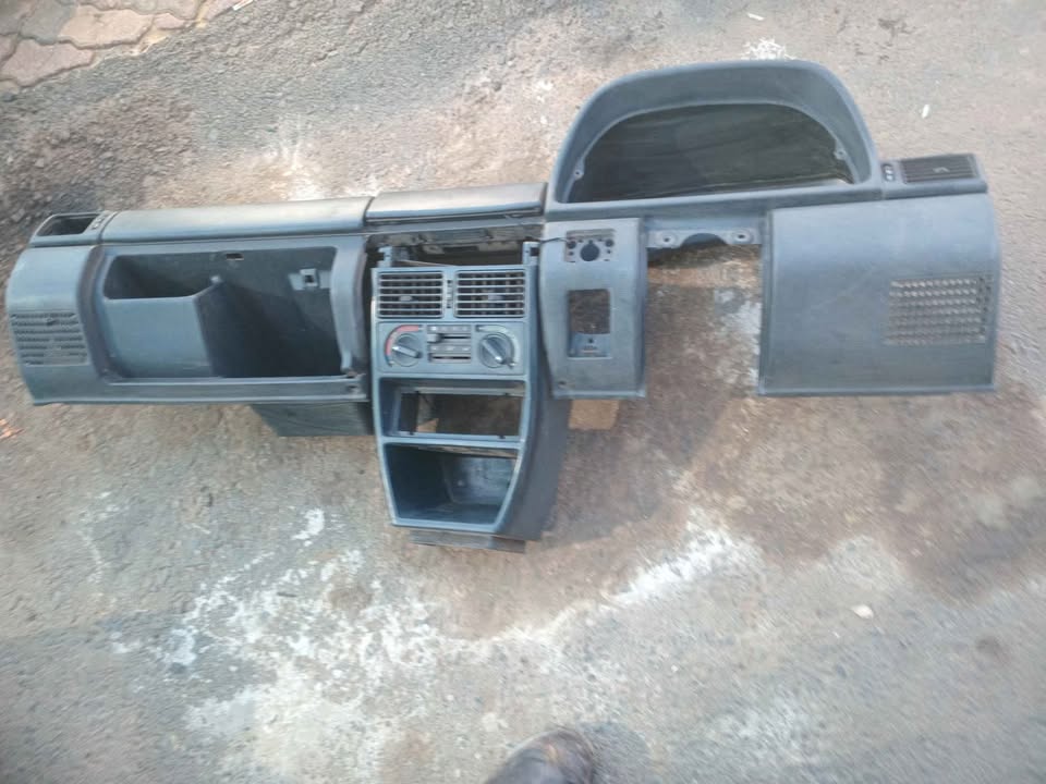 Fiat uno dashboard still in good condition for sale WhatsApp or cell - Private Seller