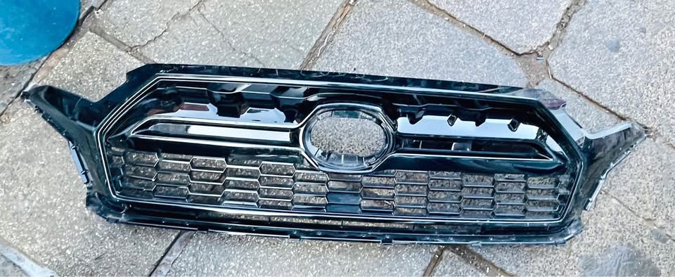 Toyota Corolla Cross grill - Private Seller Toyota Corolla Cross grill - Private Seller