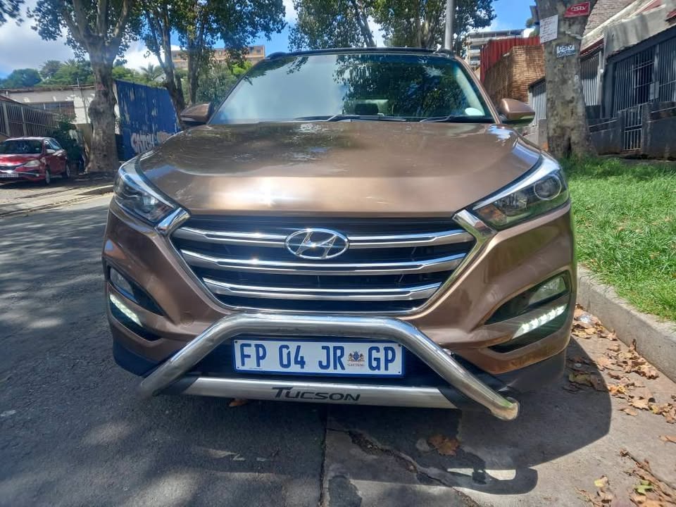 2016 Hyundai Tucson 2.0 Elite  Petrol, Auto, Brown, 88000kms, Sunroof, Reverse Sensor/Camera