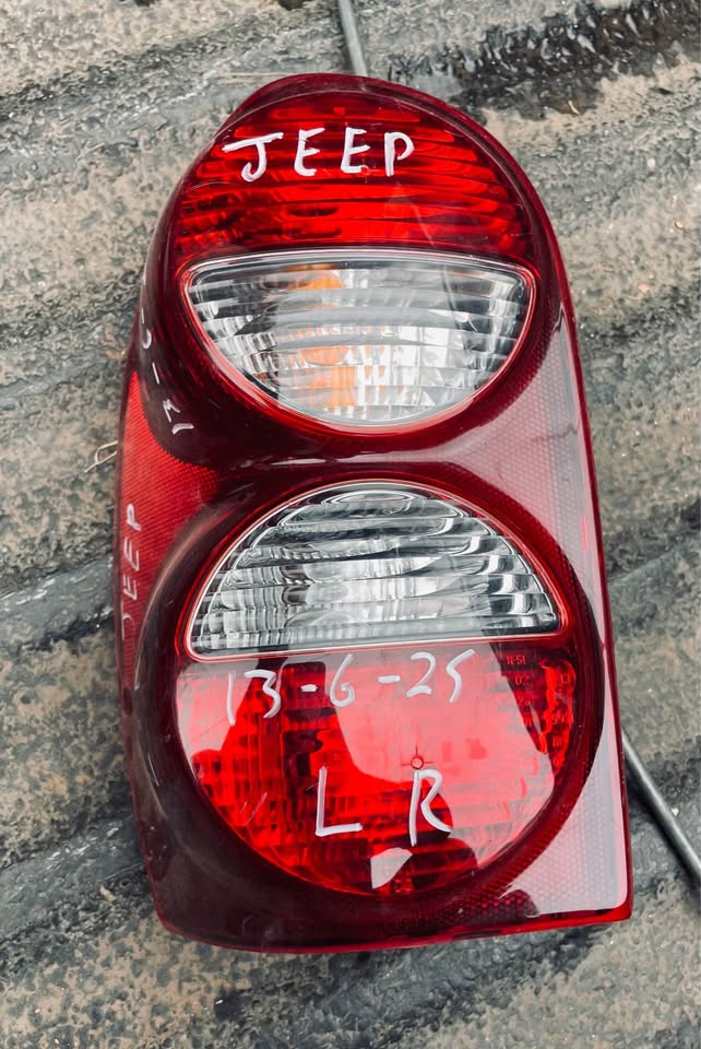 JEEP CHEROKEE (KJ) 2002/07  Jeep Liberty taillight 2002/07 - Private Seller