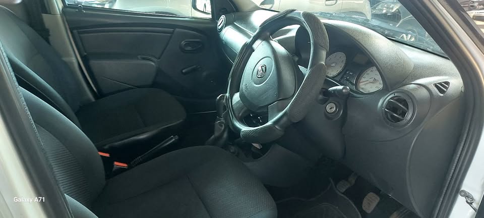 Nissan Np200 1.6 With Canopy Manual petrol