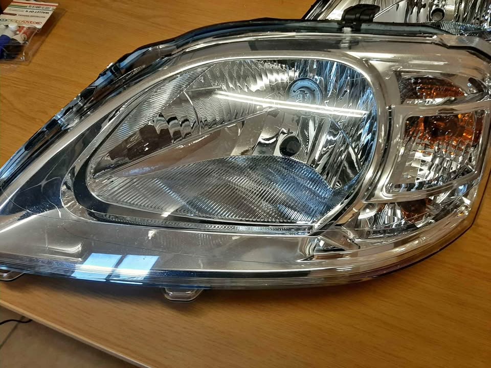 NP200/ RENAULT SANDERO FRONT LIGHTS - Private Seller