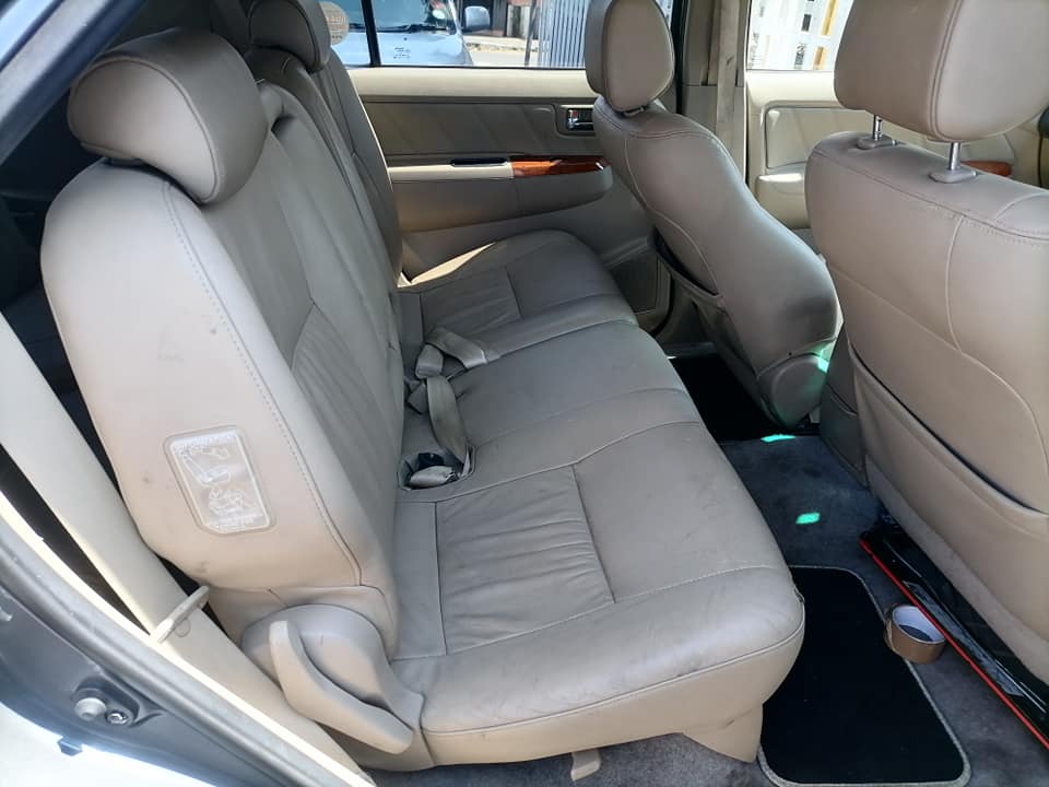 2010 Toyota Fortuner 3.0 D4D 4x2 seven seater with a leather seat and Automatic