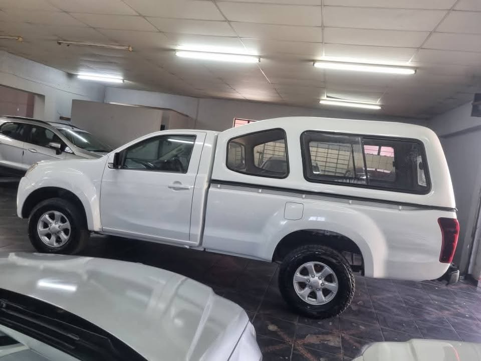2015 Isuzu KB250Dmax 4x2, Single-Cab High Rider Mechanically Perfect with Canopy,