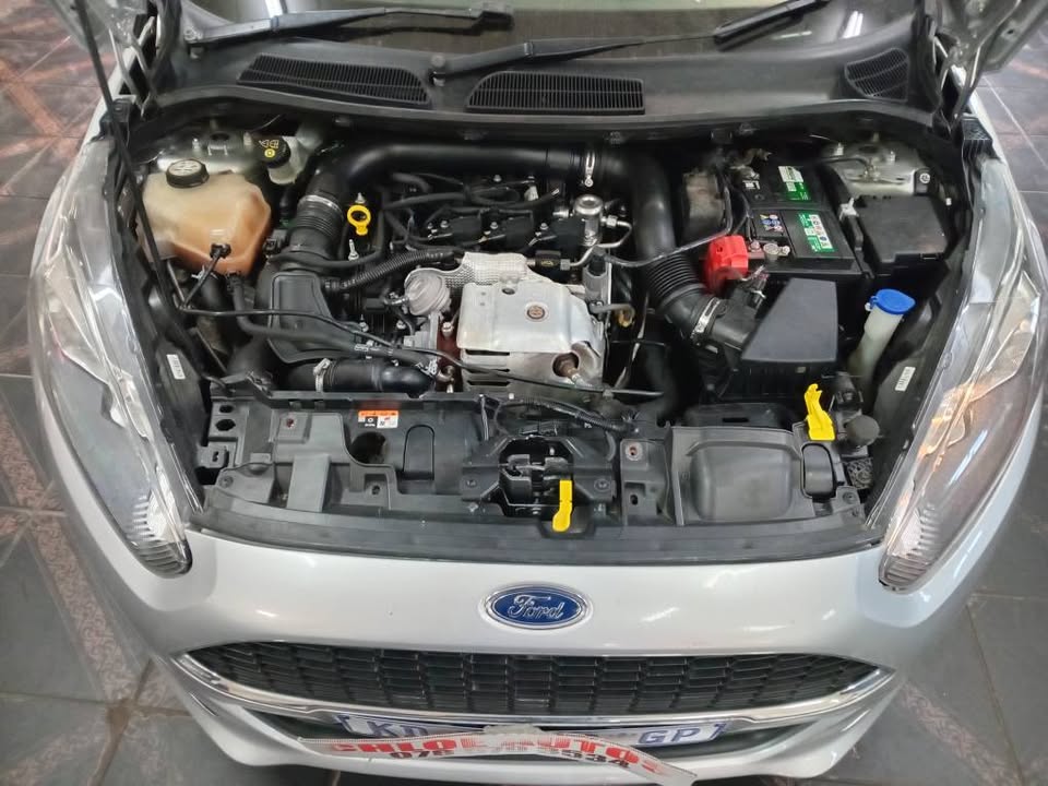 2017 Ford fiesta EcoBoost 1.0 MAUNAL  Sliver  78000km