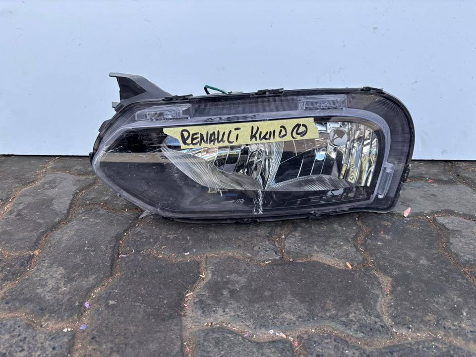 Renault Kwid Headlight - Private Seller Renault Kwid Headlight - Private Seller