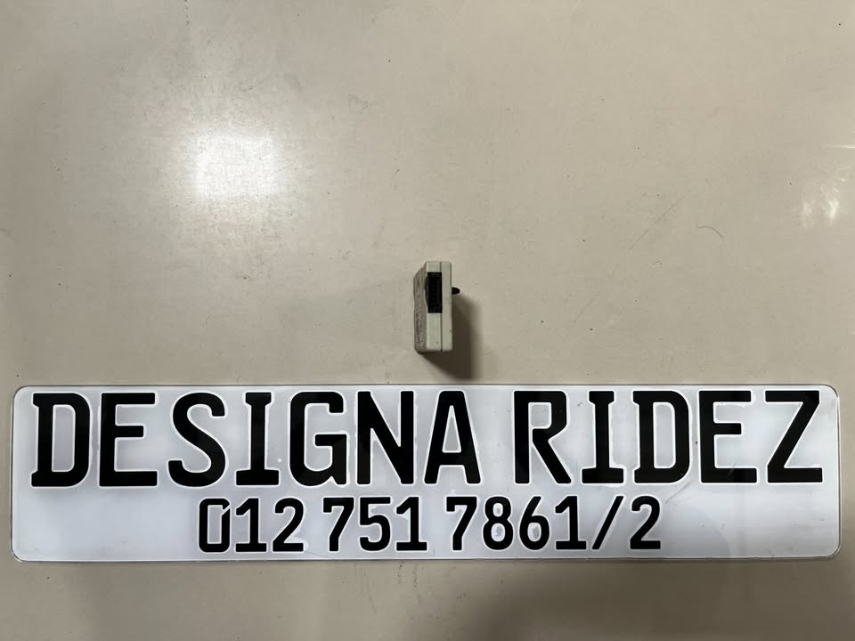 BMW E63 645Ci RADIO ANTENNA AMPLIFIER MODULE AVAILABLE. - Private Seller