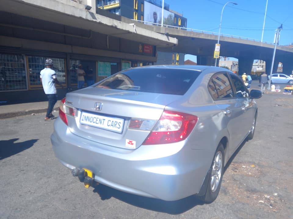 2012 HONDA CIVIC 1.6 PETROL, MANUAL TRANSMISSION, SILVER COLOUR, MILEAGE 82000KM