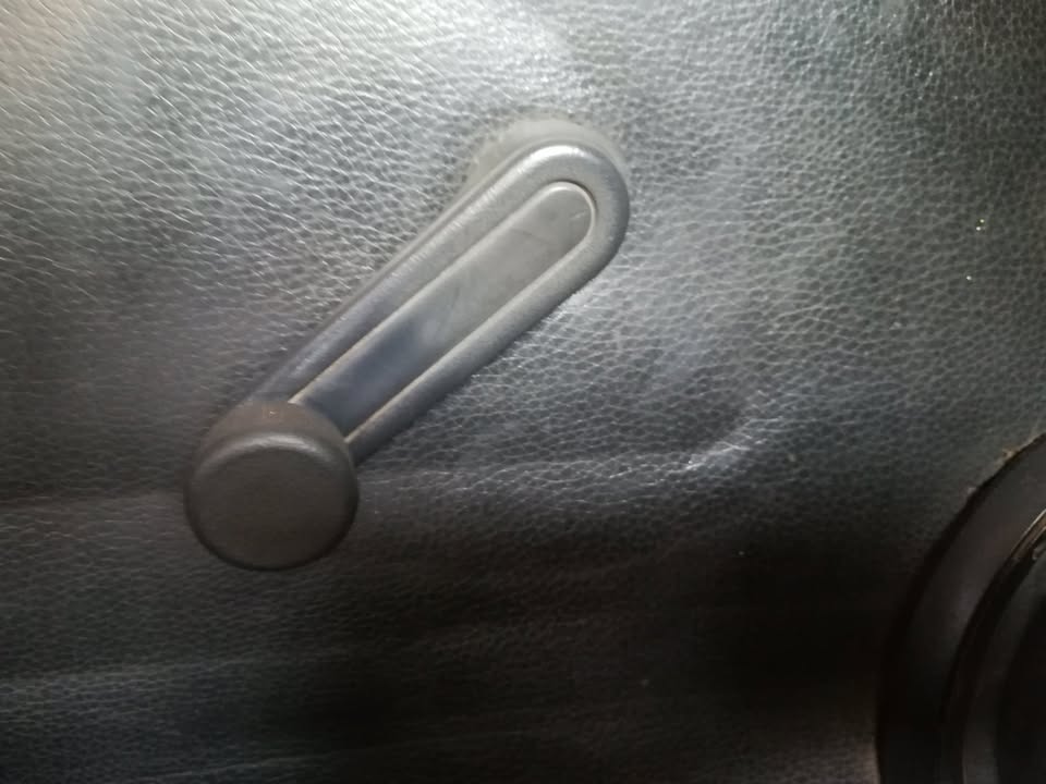 TOYOTA CONQUEST LEFT FRONT INNER WINDOW WINDER HANDLE - Private Seller