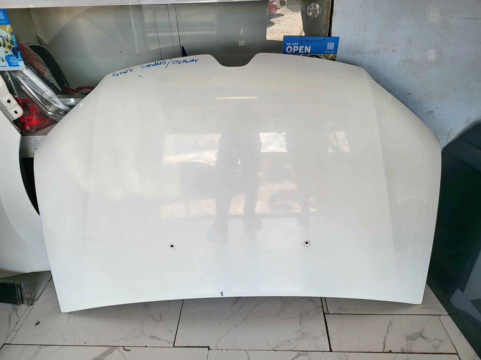 2018 Renault Sandero/ stepway bonnet for sale - Private Seller 2018 Renault Sandero/ stepway bonnet for sale - Private Seller