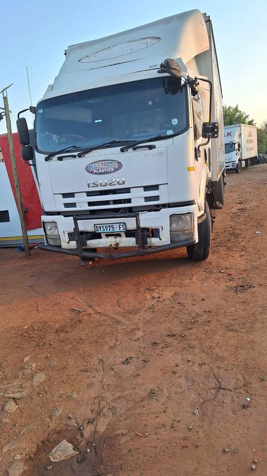Isuzu FVR/FTR  900 stripping for parts
