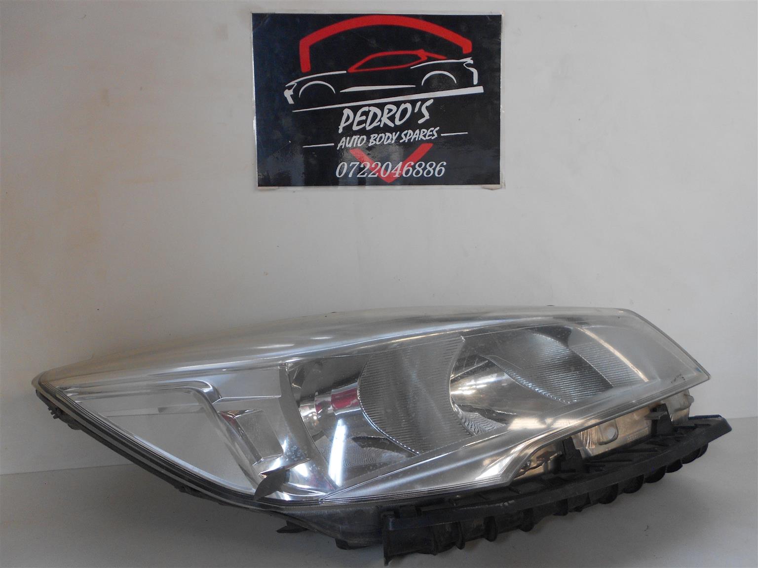 Ford Kuga right headlight - Private Seller Ford Kuga right headlight - Private Seller
