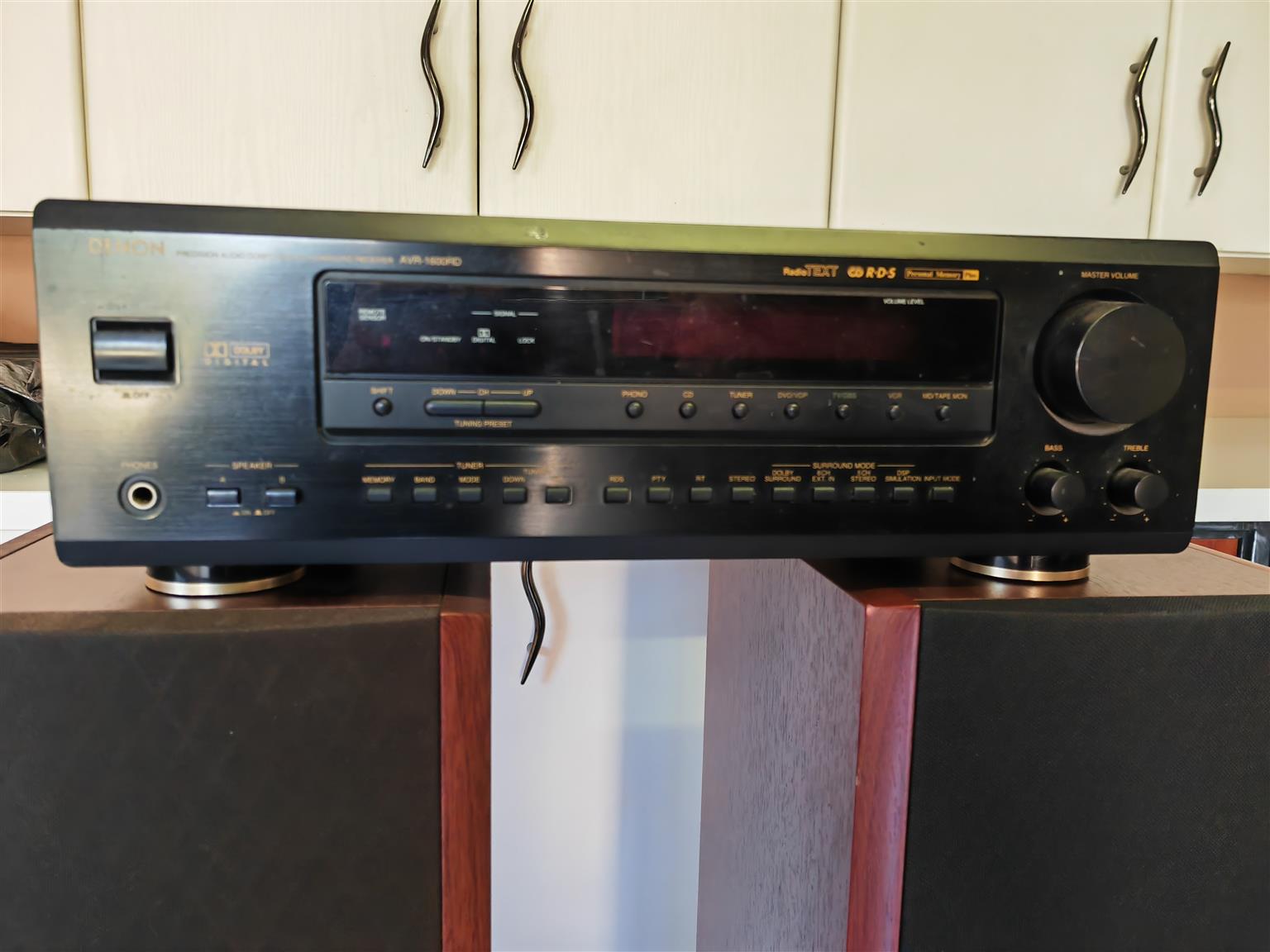 Sound surround audio visual amplifier and speakers