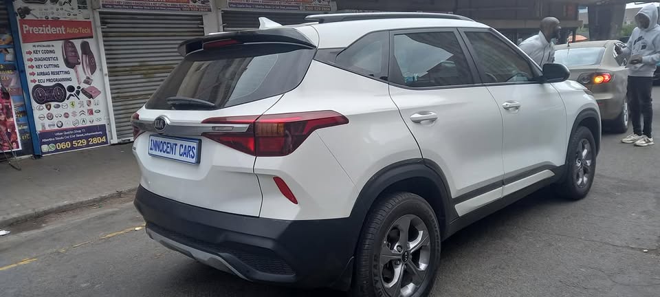 2020 KIA SELTOS 1.6 PETROL, MANUAL, WHITE COLOUR, MILEAGE 74000KM