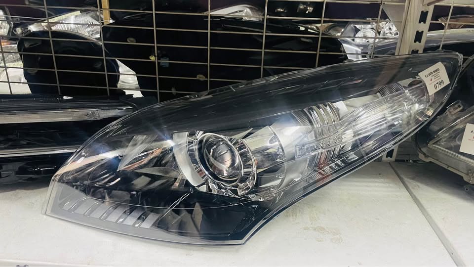 RENAULT MEGANE III Coupe headlight 2008/15 - Private Seller RENAULT MEGANE III Coupe headlight 2008/15 - Private Seller