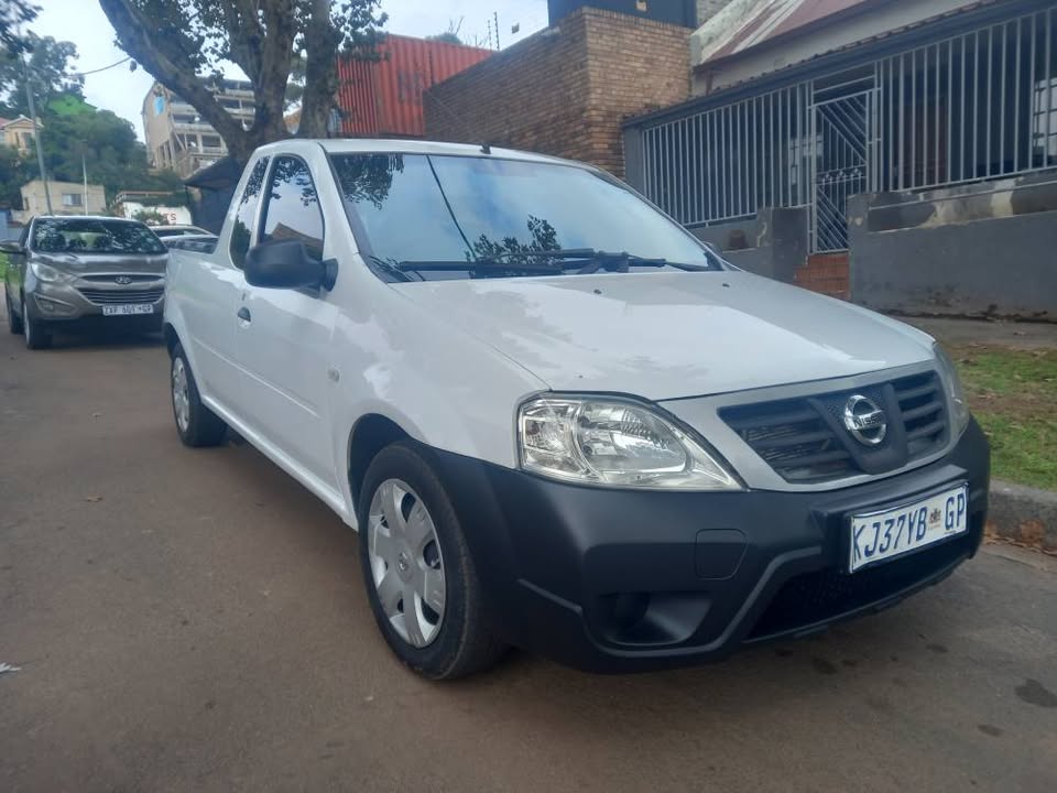 2022 Nissan NP200 1.6i PETROL, Manual, White 80000kms
