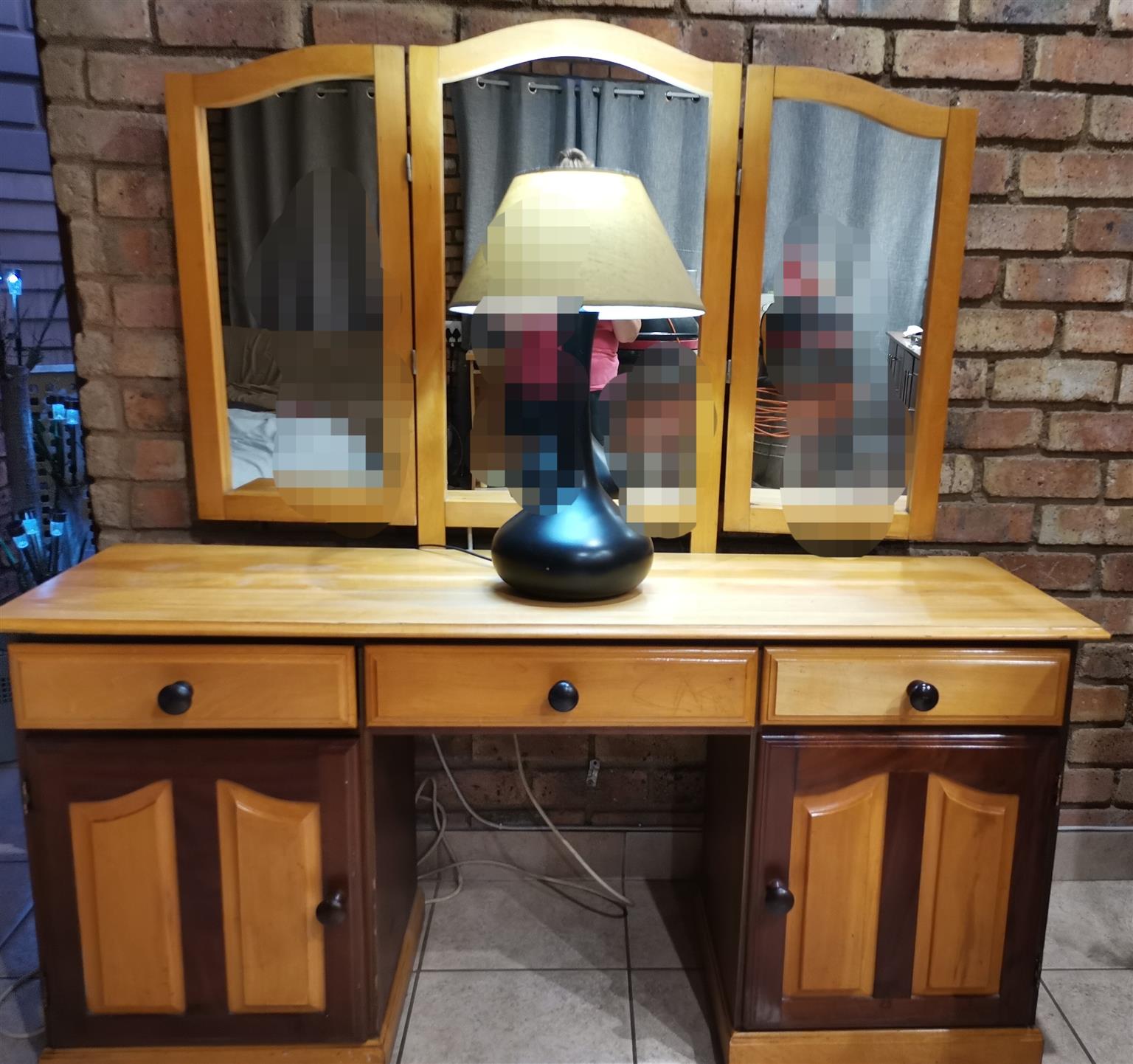 Embuia dressing table