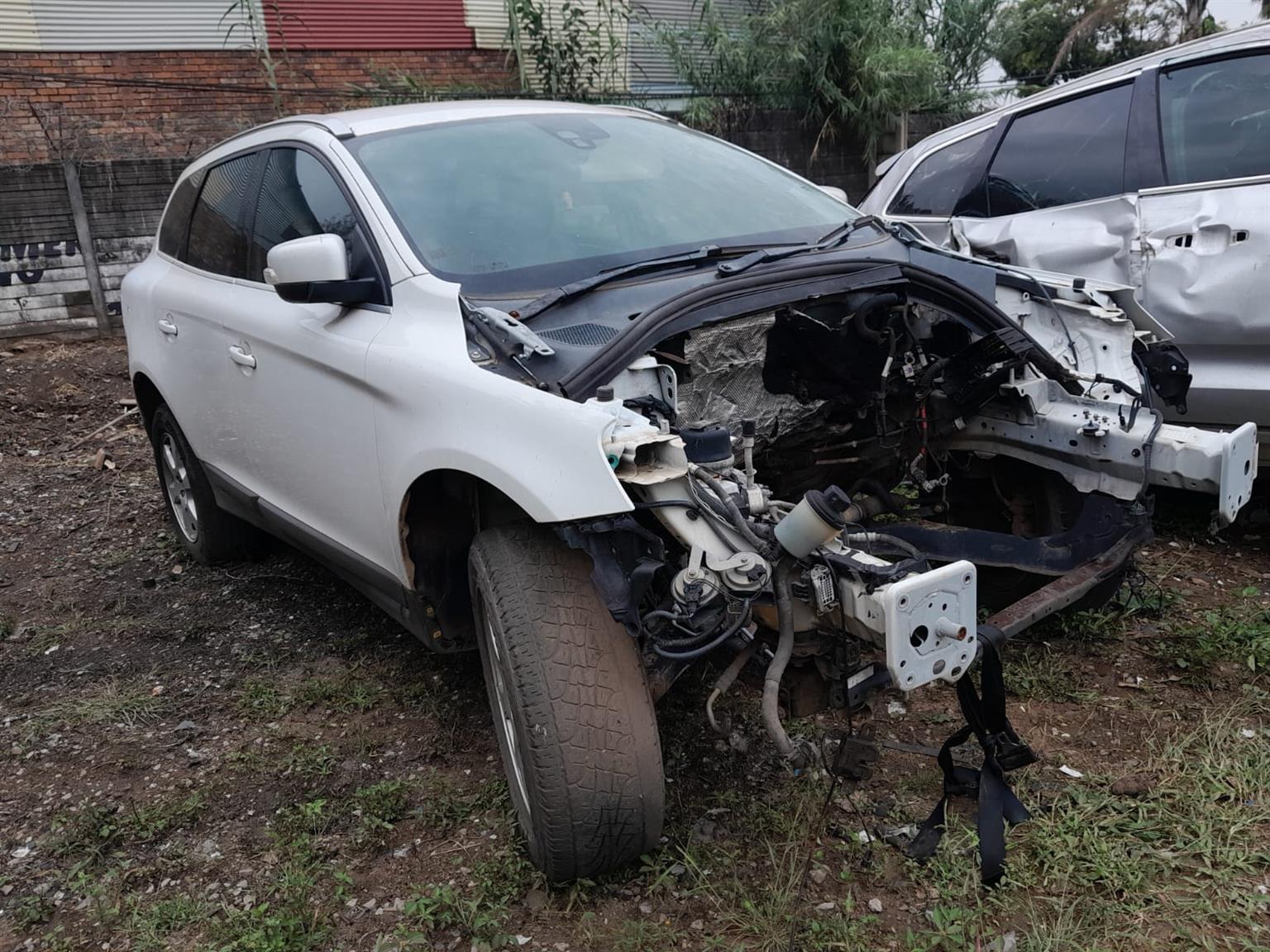 VOLVO XC60 SUV 2010 – 3.2L | 2.0T | D5 – FOR STRIPPING - Private Seller