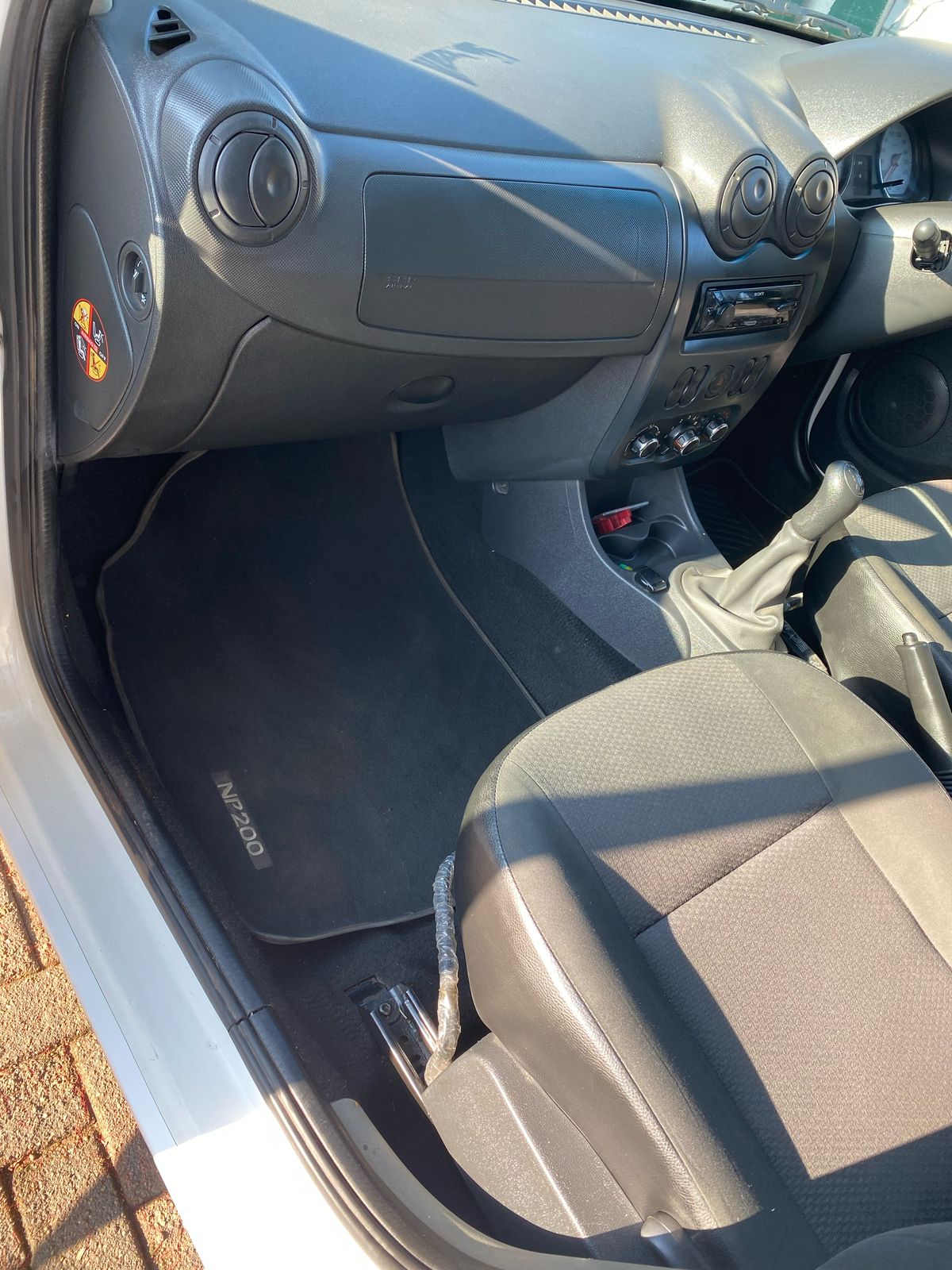 2021 Nissan np200 1.6i Canopy with fridge
