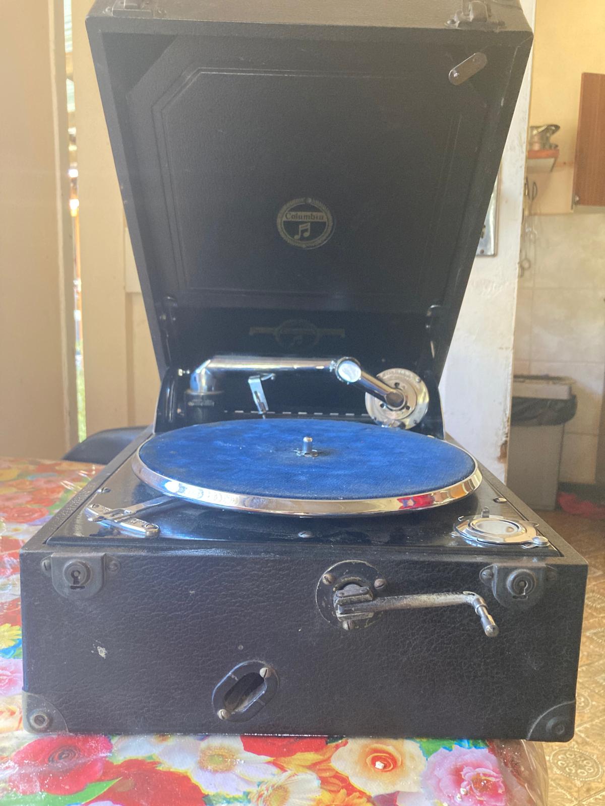 Antique Gramophone player: Viva-Tonal Columbia Grafonola 202A