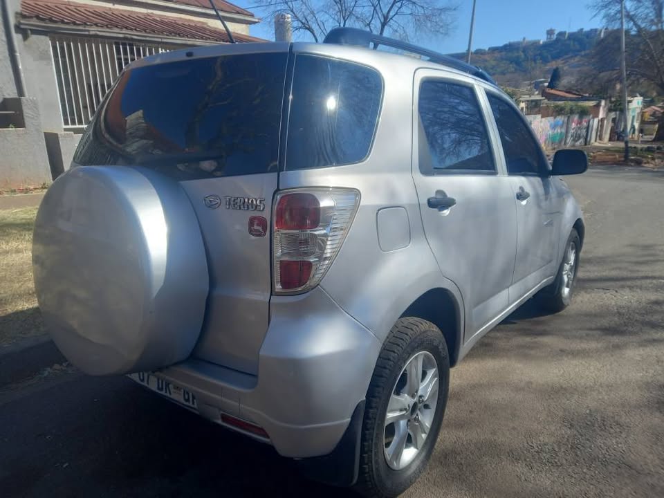 2010 DAIHATSU TERIOS 1.5 PETROL, MANUAL, SILVER, 93000KMS