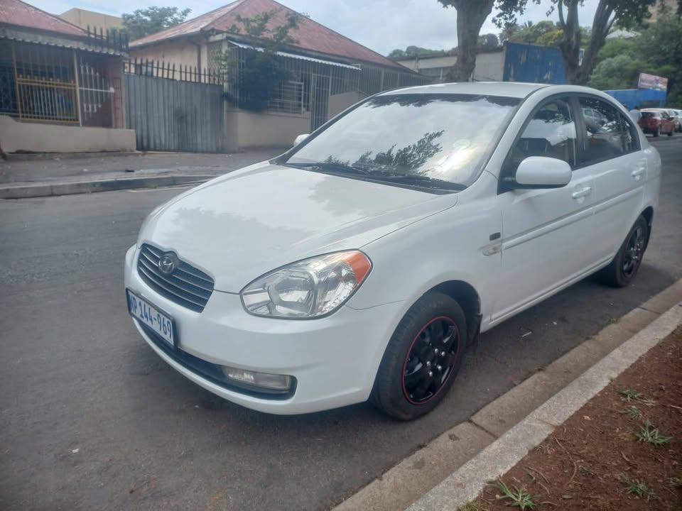 2010 Hyundai Accent  Sedan 1.6 Petrol, Manual, white color, mileage