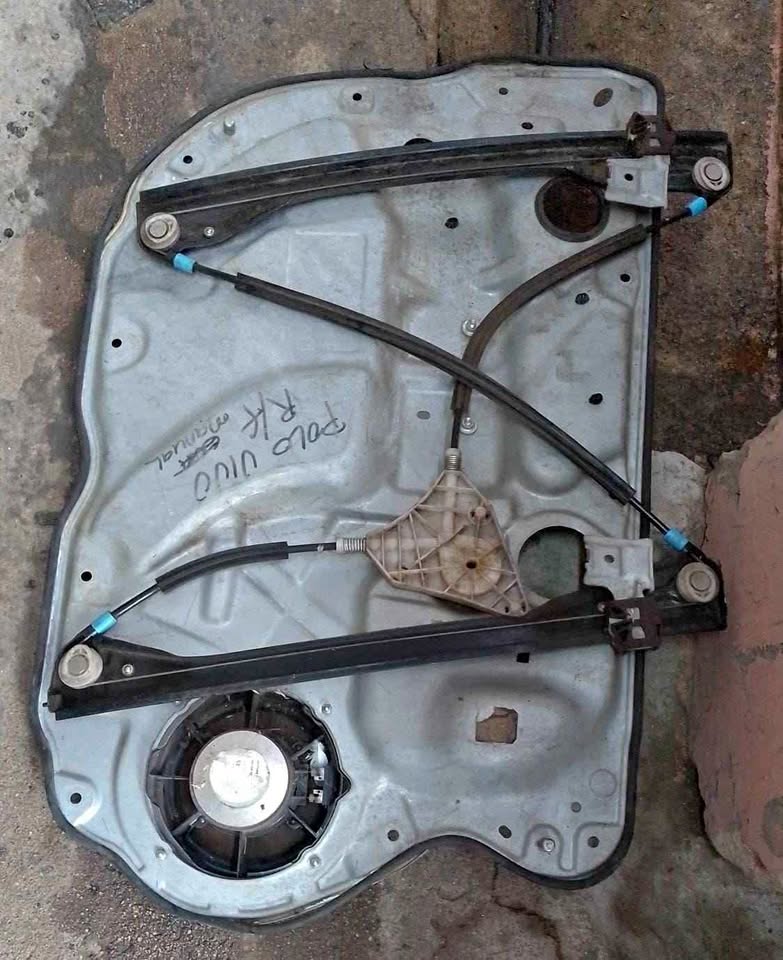 VW polo vivo RF manual window mechanism