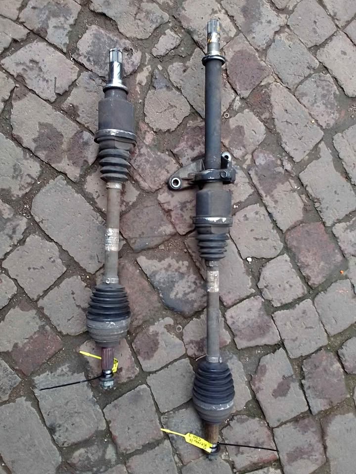 Renault Clio 3 left n right drive shaft for sale - Private Seller