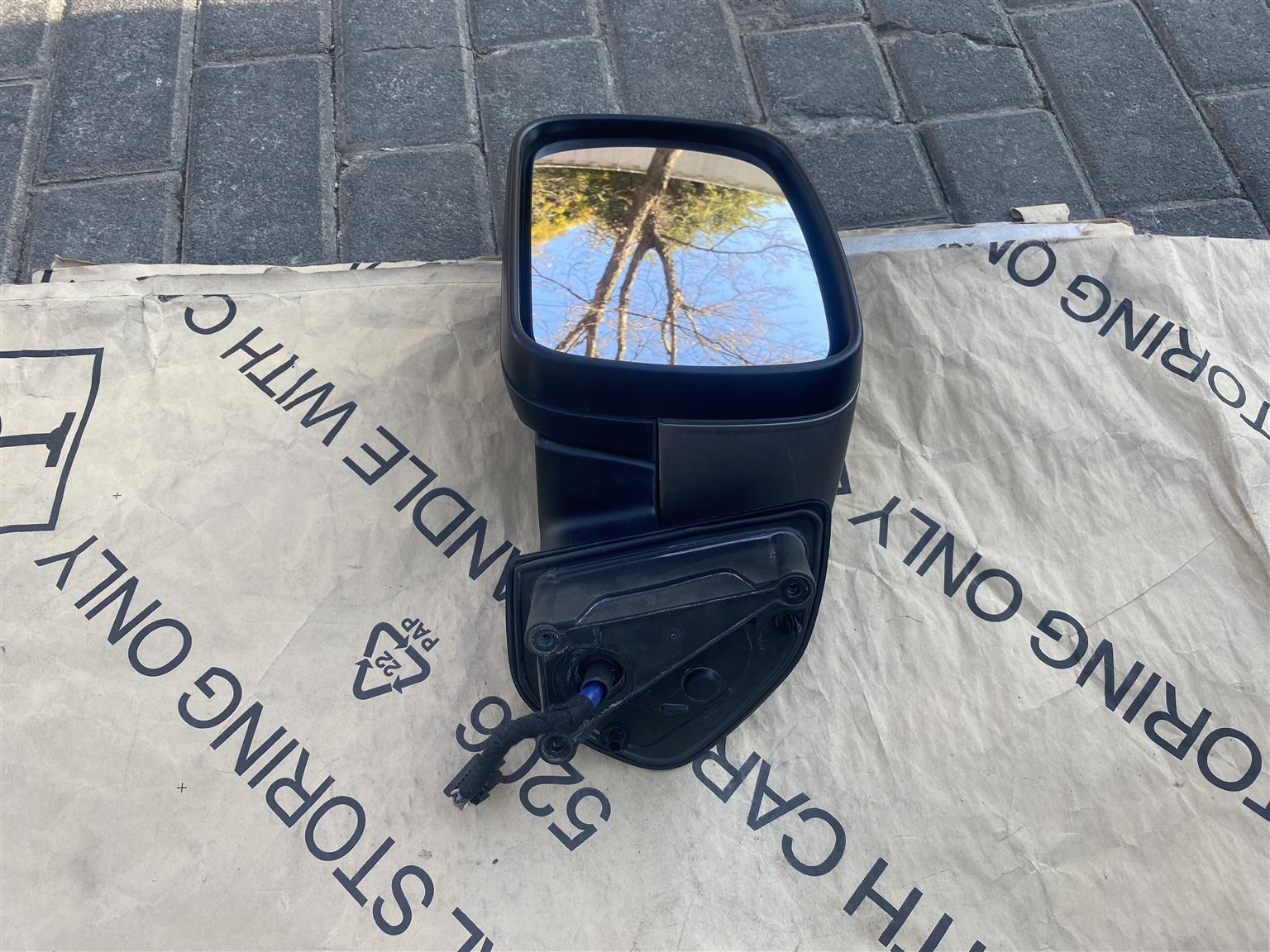 2012 RANGE ROVER SPORT L320 ELECTRONIC AUTO-FOLD DOOR MIRROR LEFT SIDE FOR SALE. - Private Seller 2012 RANGE ROVER SPORT L320 ELECTRONIC AUTO-FOLD DOOR MIRROR LEFT SIDE FOR SALE. - Private Seller