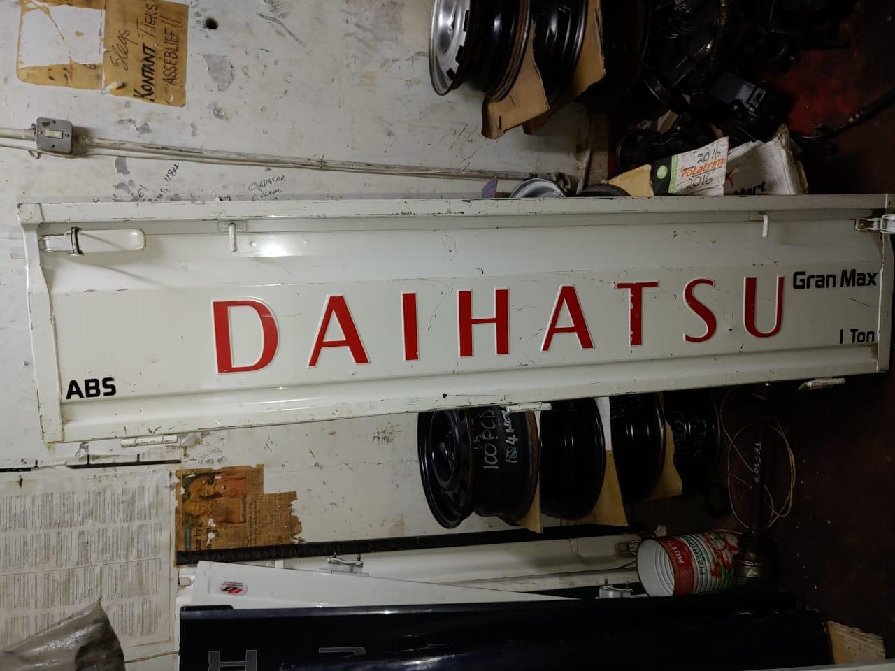 DAIHATSU GRAND MAX TAILFATE FOR SALE