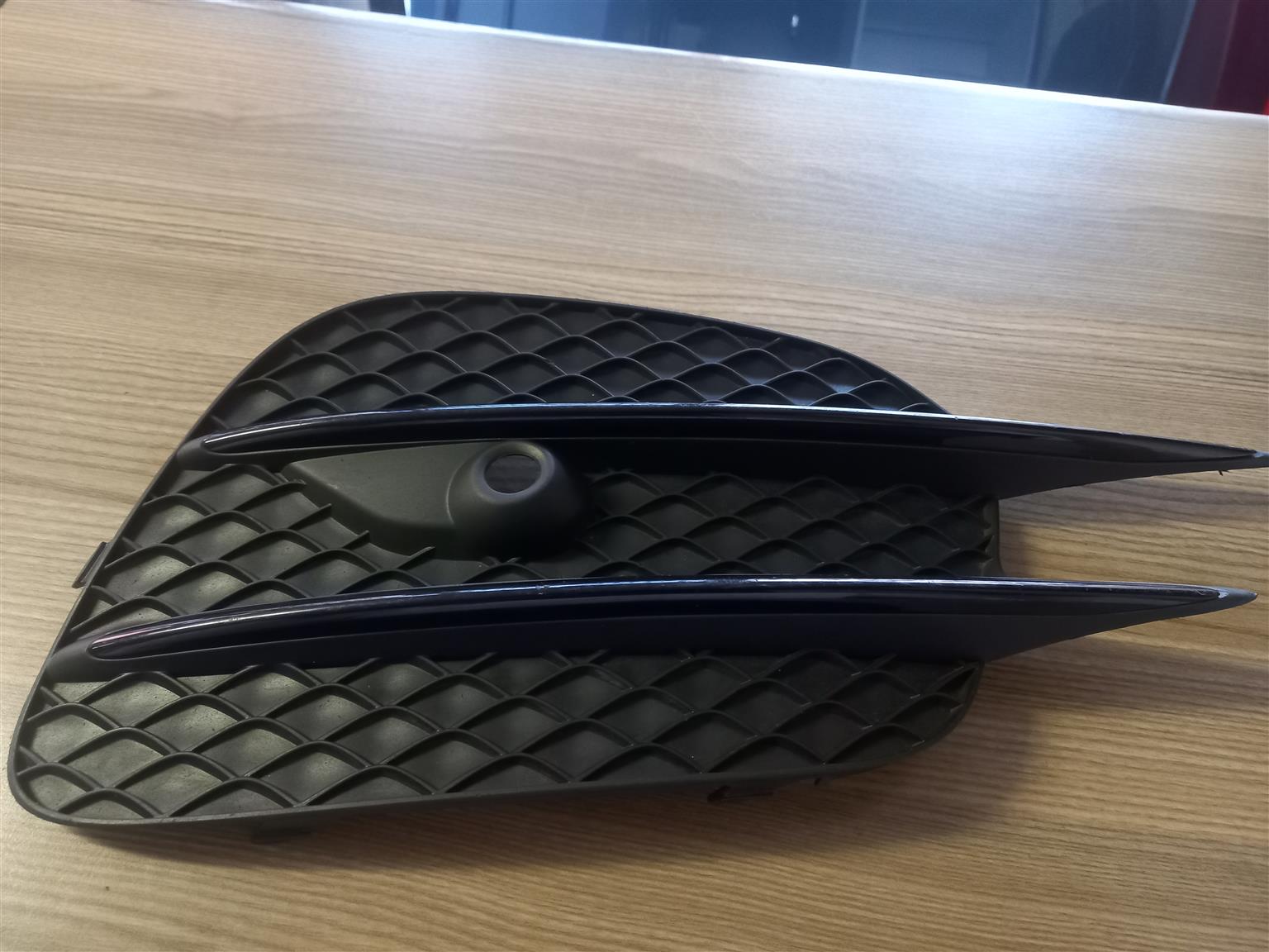 2021 (BLACK EDITION) MERCEDE BENZ V-CLASS W447 RIGHT FOGLIGHT COVER FOR SALE - Private Seller 2021 (BLACK EDITION) MERCEDE BENZ V-CLASS W447 RIGHT FOGLIGHT COVER FOR SALE - Private Seller