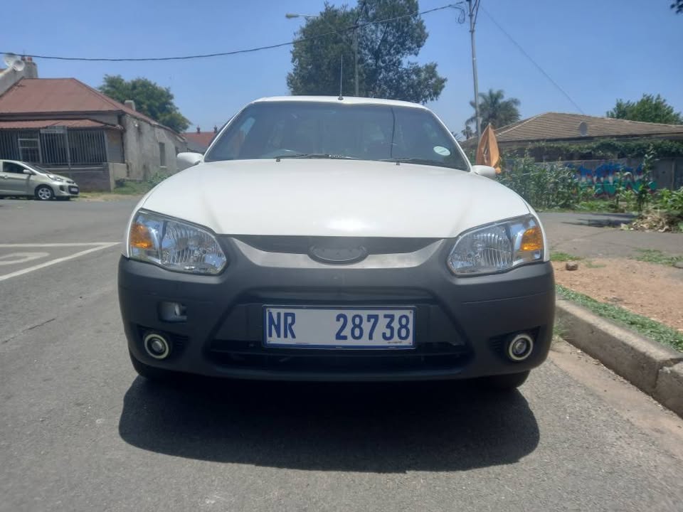 2005 Ford Bantam Bakkie 1.6 Petrol, Manual Transmission, White Color, Mileage