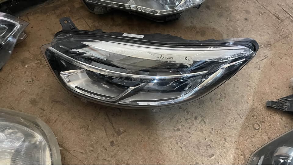 Renault Captur LED headlight - Private Seller Renault Captur LED headlight - Private Seller