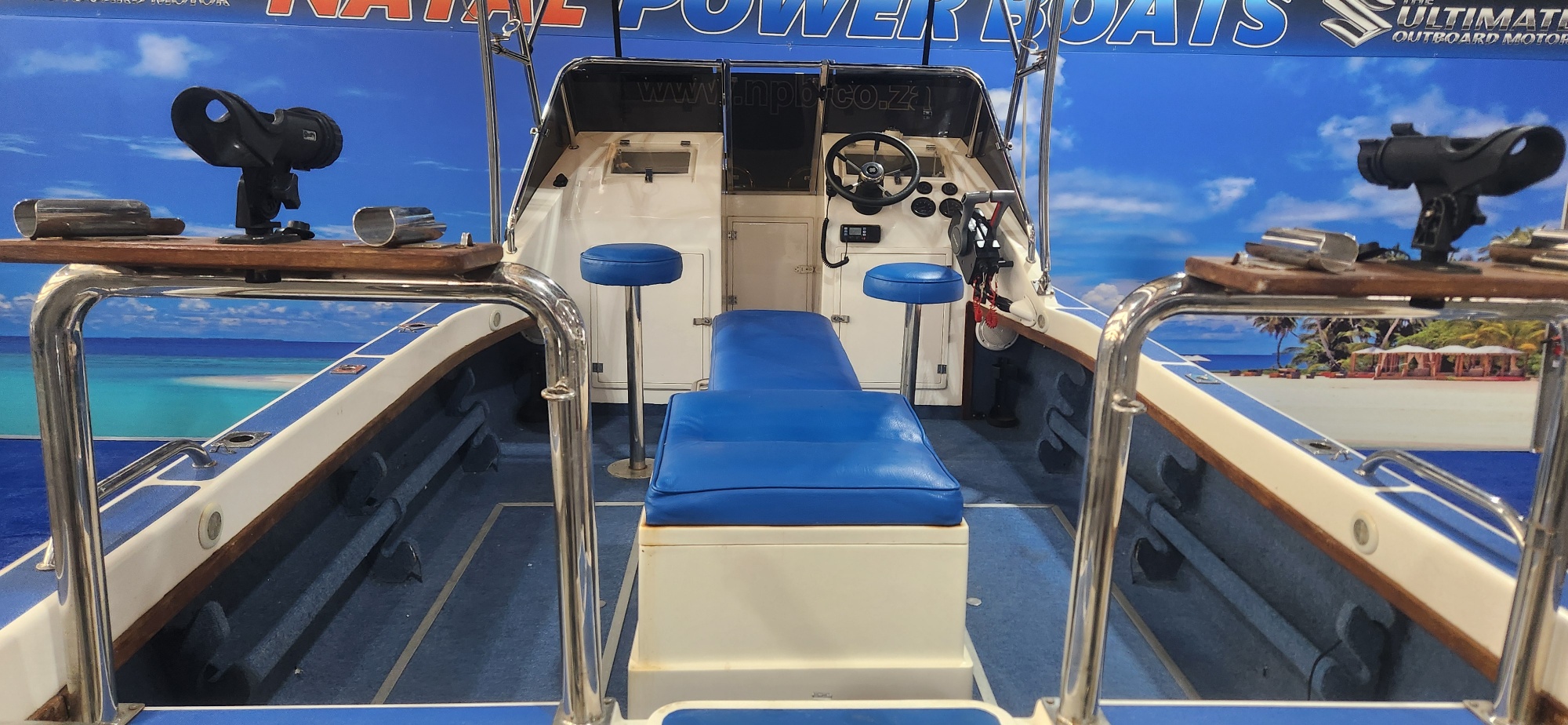 YOGI CAT 500 ON TRAILER 2 X 60 HP SUZUKI 4 STROKES 2011 MODEL 190 / 200 HOURS
