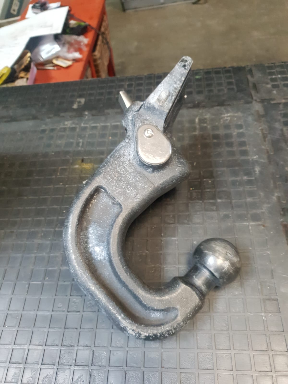 Land Rover Discovery 3 & 4 Used Original Detachable Tow Hitch For Sale