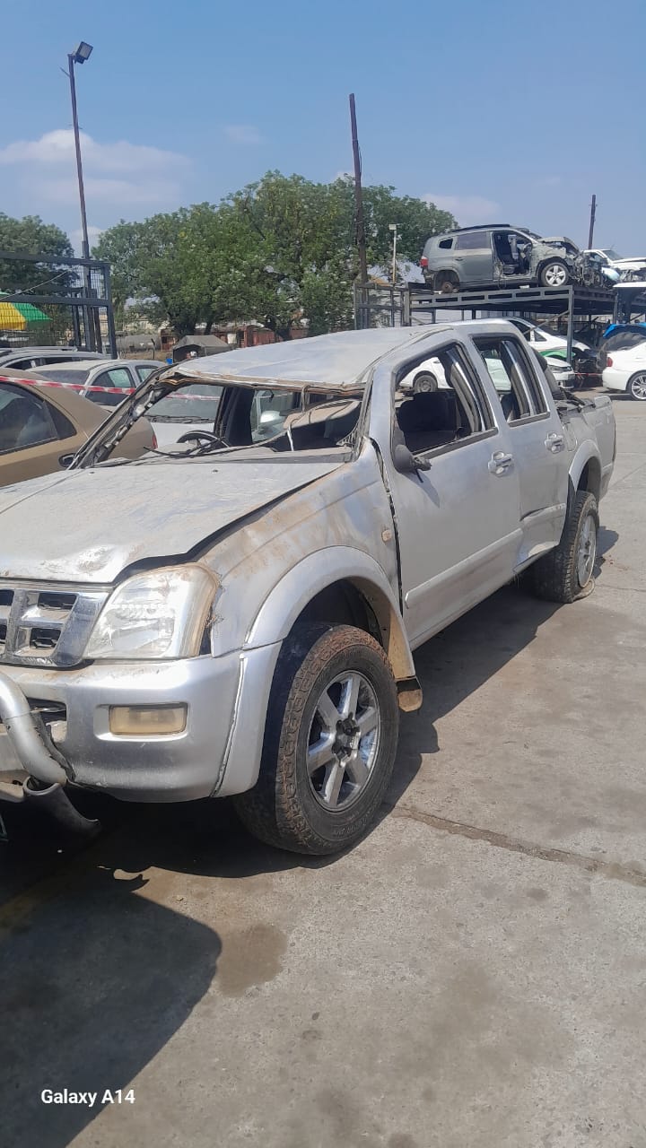 2007 model Isuzu KB300 stripping for spares - Private Seller