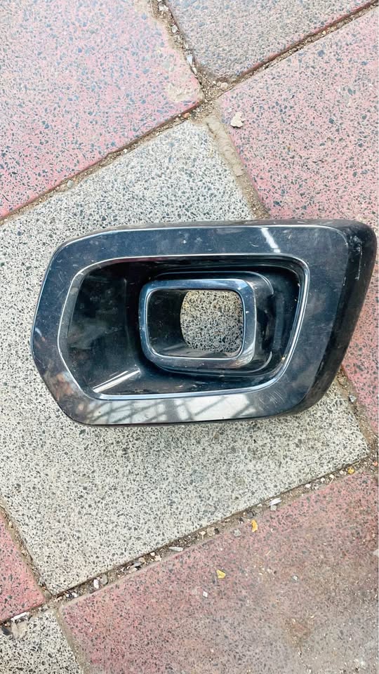 Ford Ranger T8 Wildtrak fog light cover - Private Seller